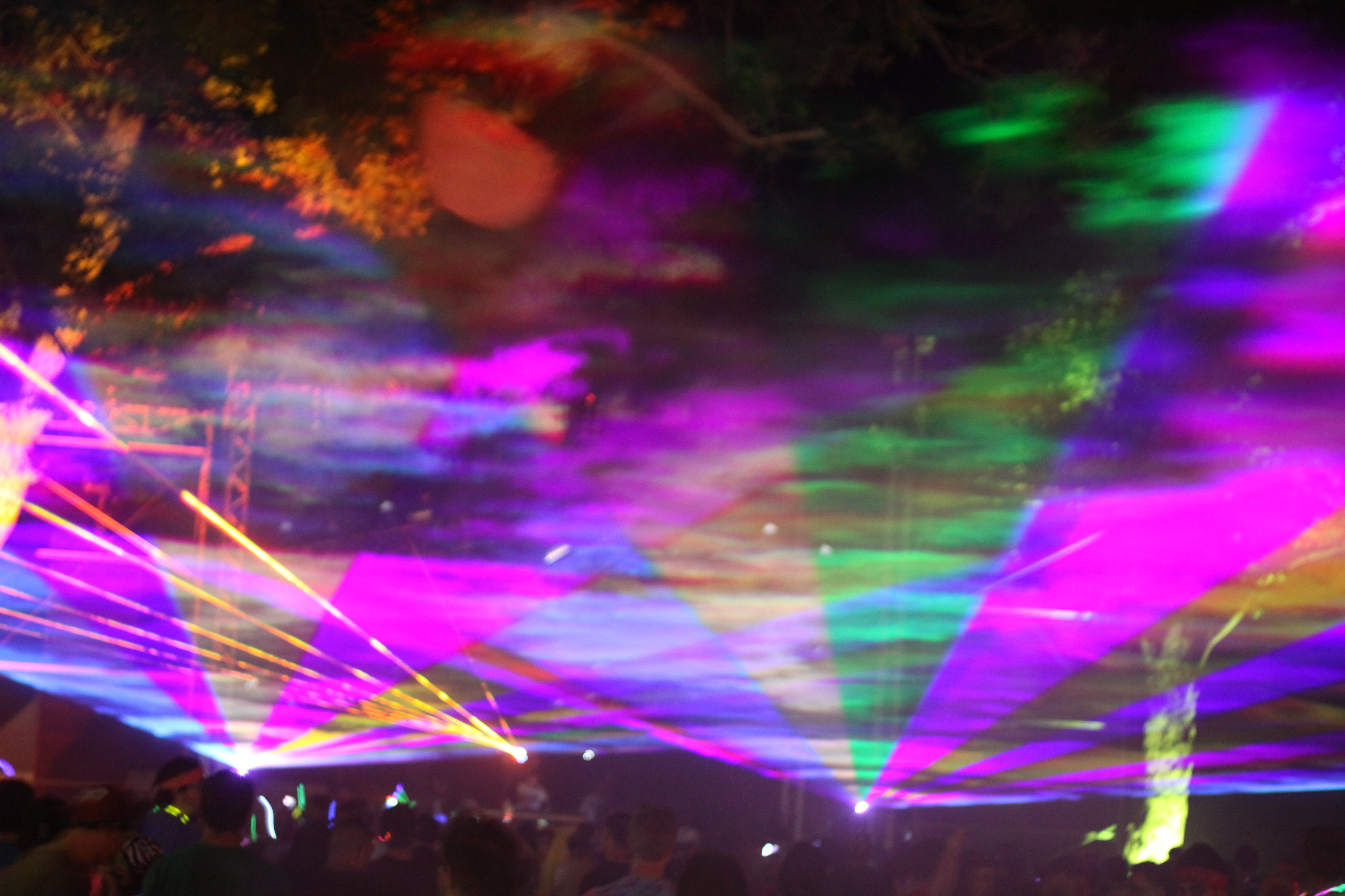 Large venue laser show